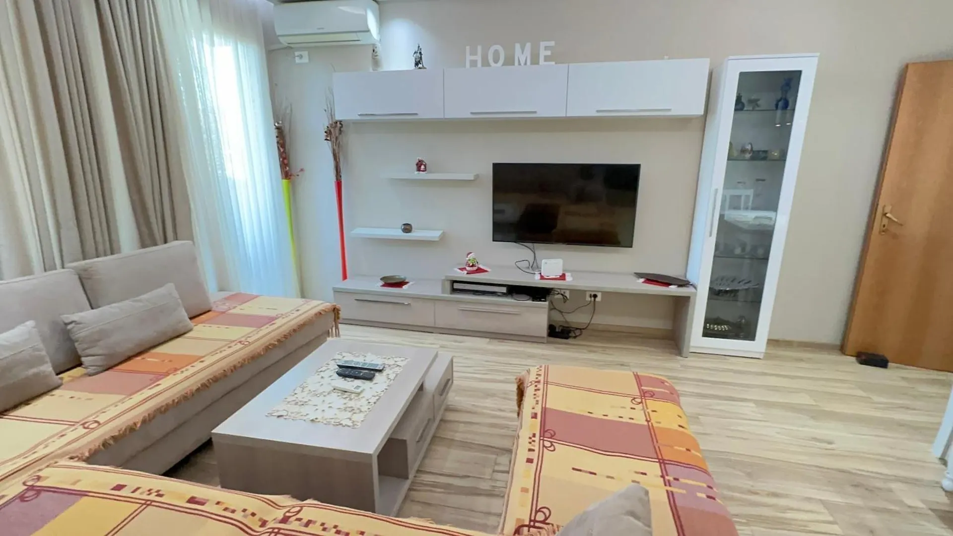 Apartment Square Inn Tirana