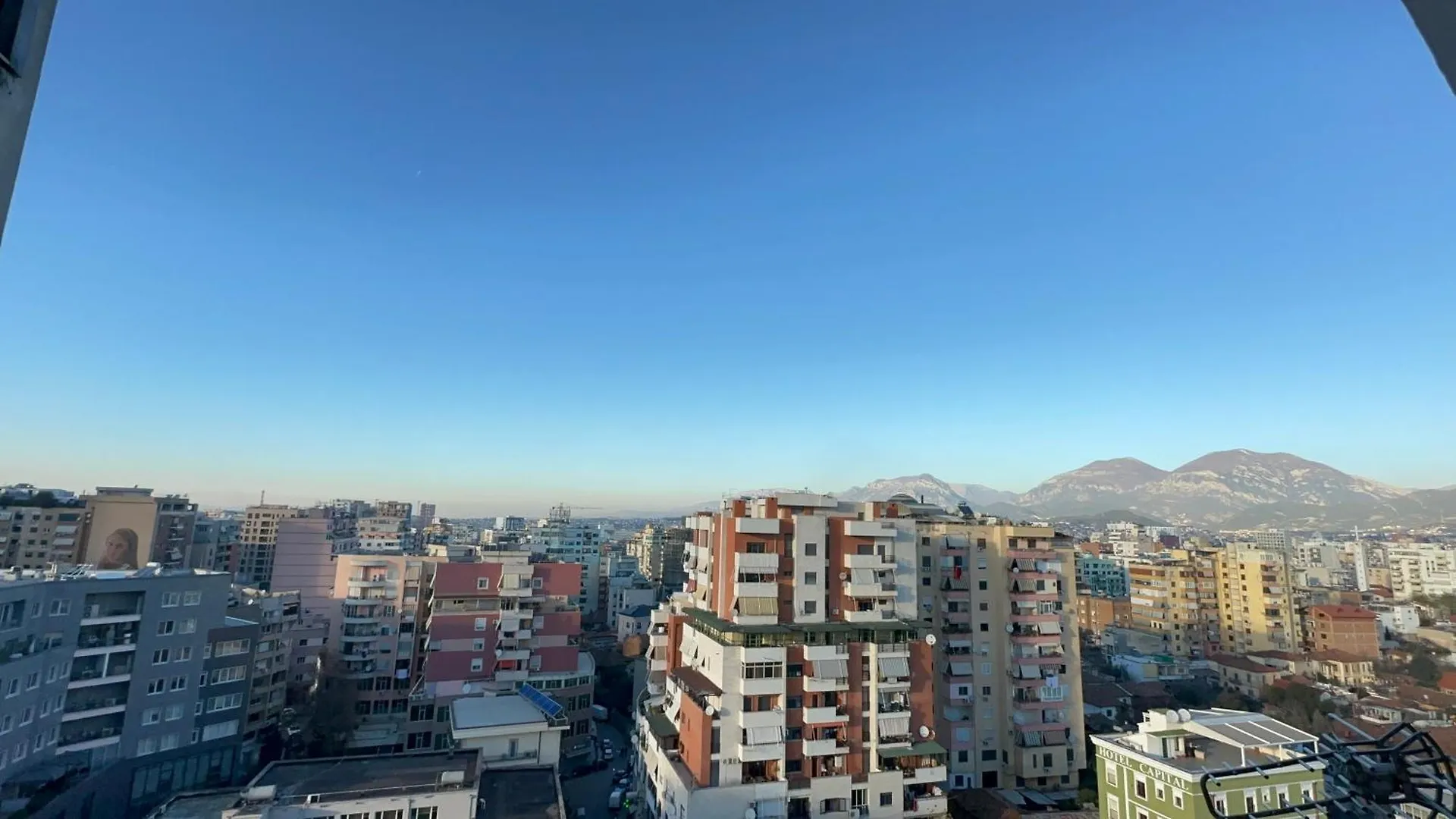 Square Inn Tirana 0*,  Albania