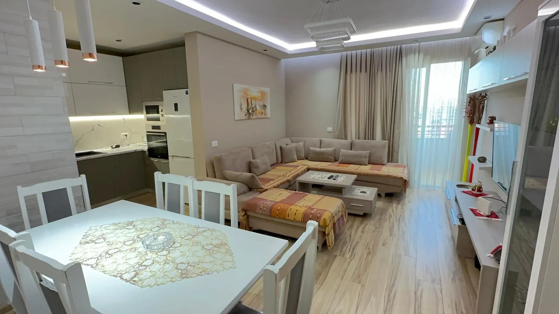 Apartment Square Inn Tirana