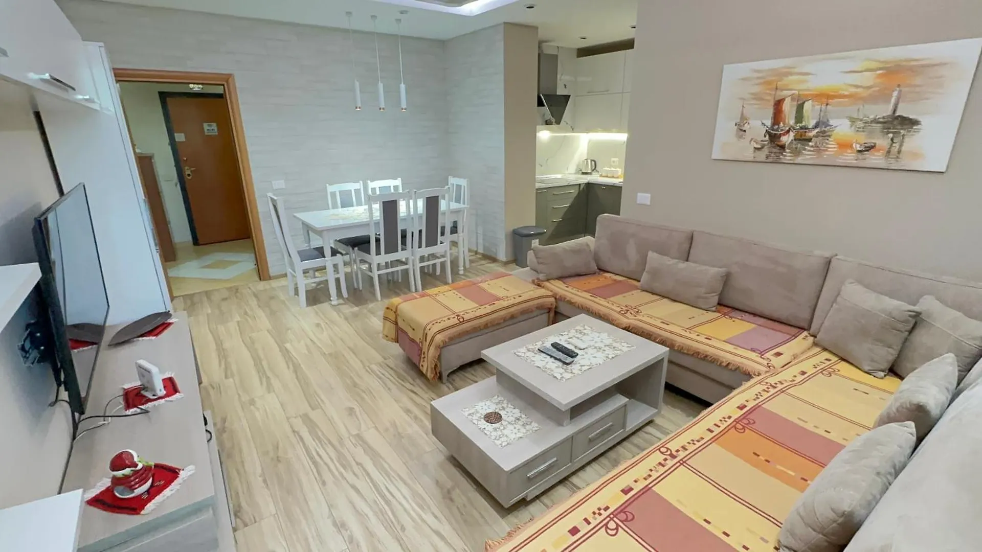 Apartment Square Inn Tirana