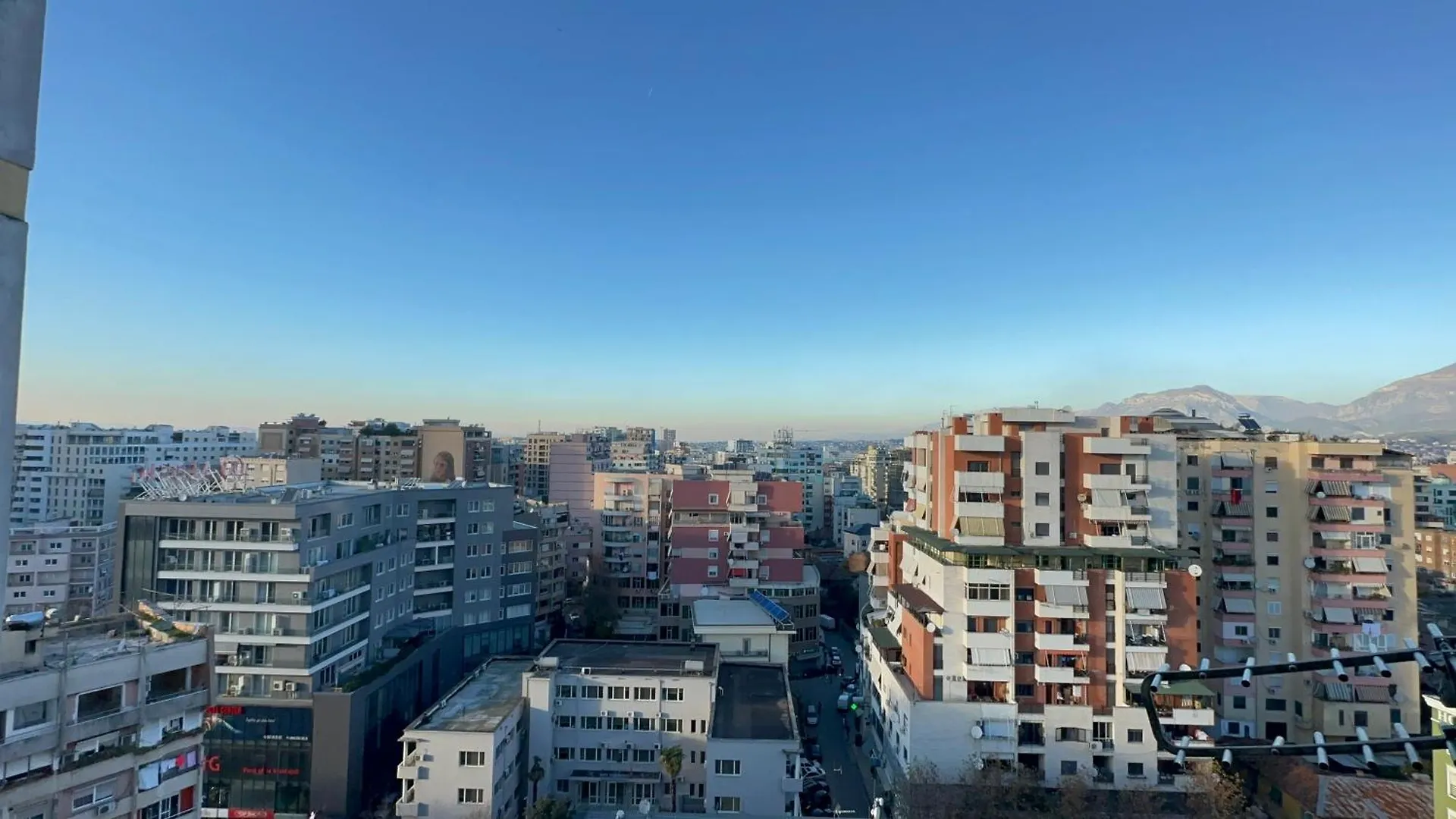 Square Inn Tirana 0*,